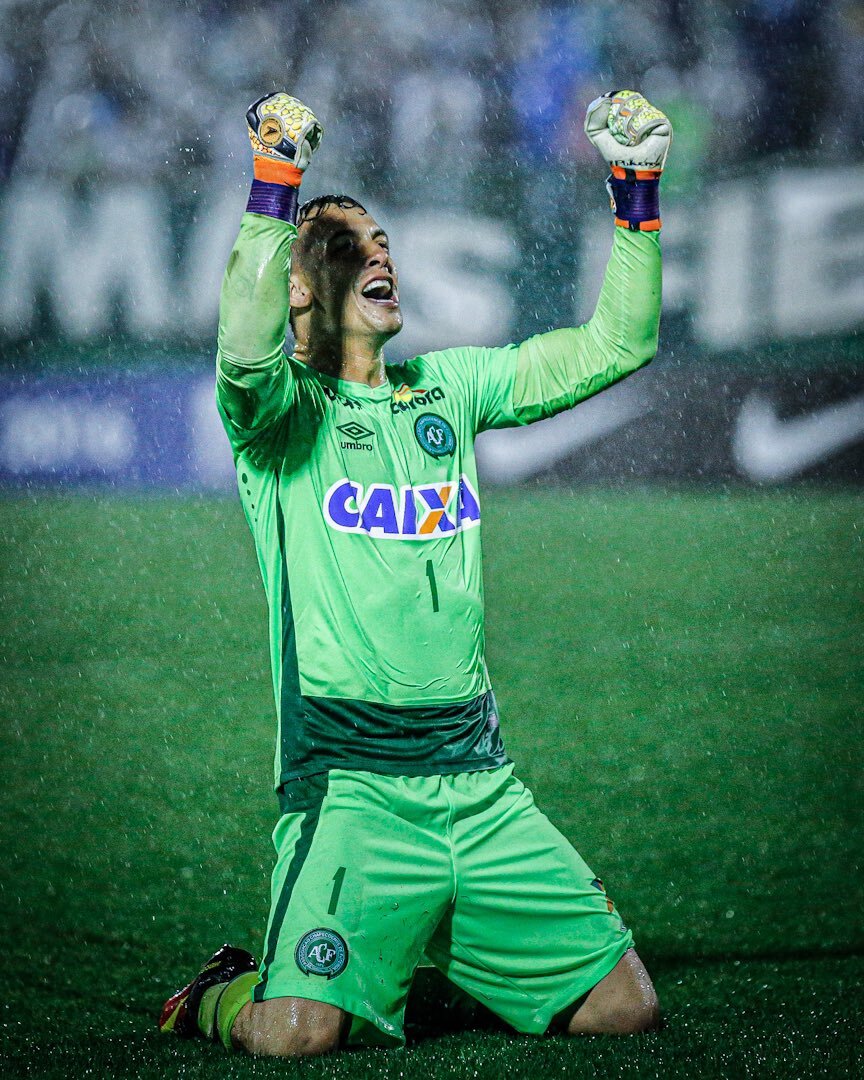Danilo, o herói: Chapecoense relembra vídeo do goleiro
