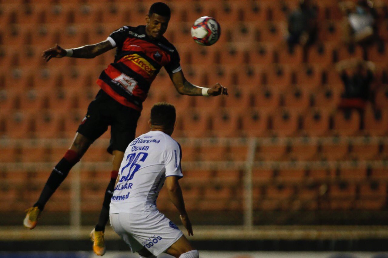 Ituano derrota Paysandu em partida polêmica com VAR