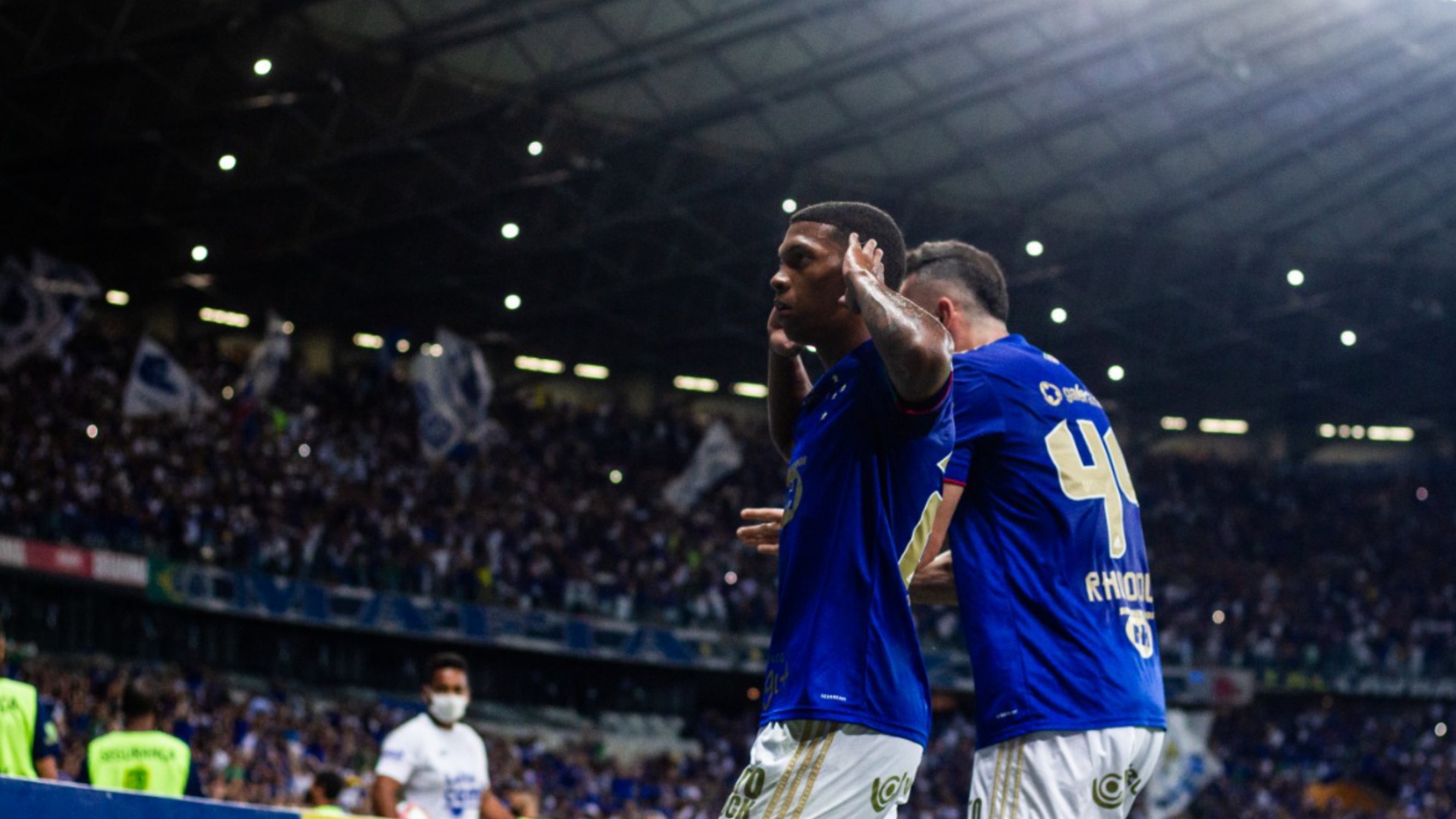 Em despedida de Rafael Sóbis, Cruzeiro vence Brusque e se garante na Série B