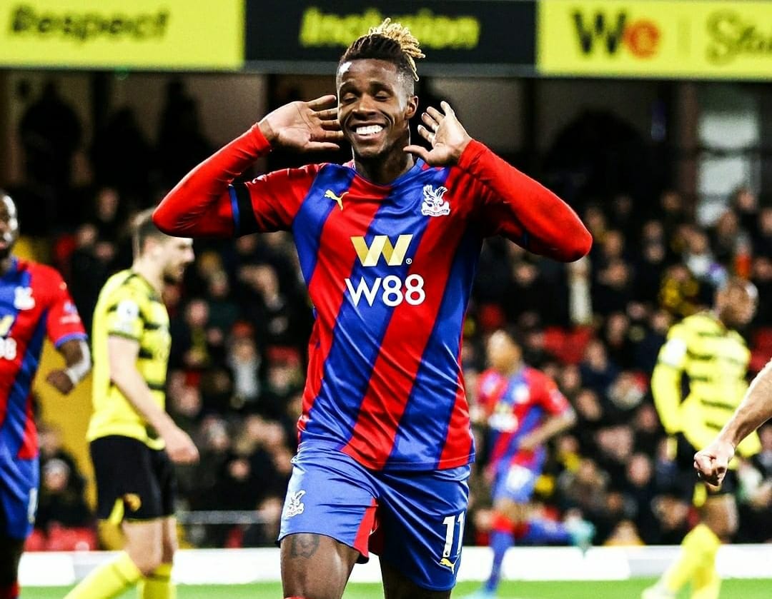 Com gol de Zaha de pênalti, Crystal Palace bate o Watford em casa