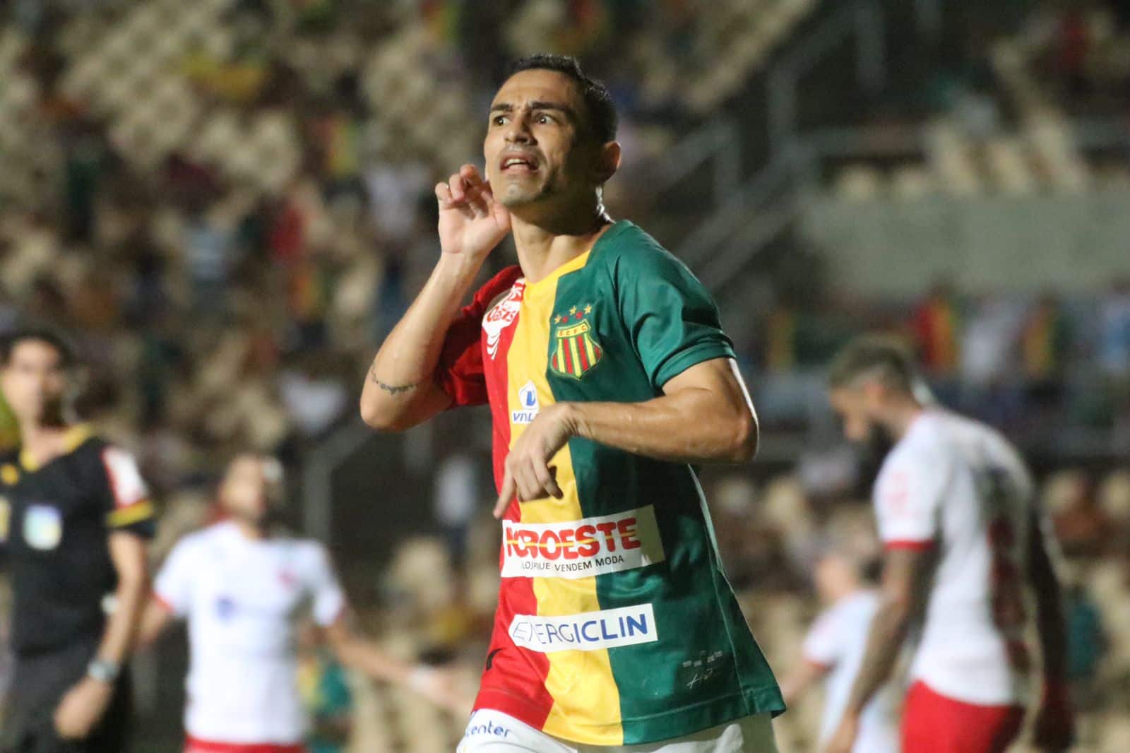 Pimentinha brilha e Sampaio vence o Náutico