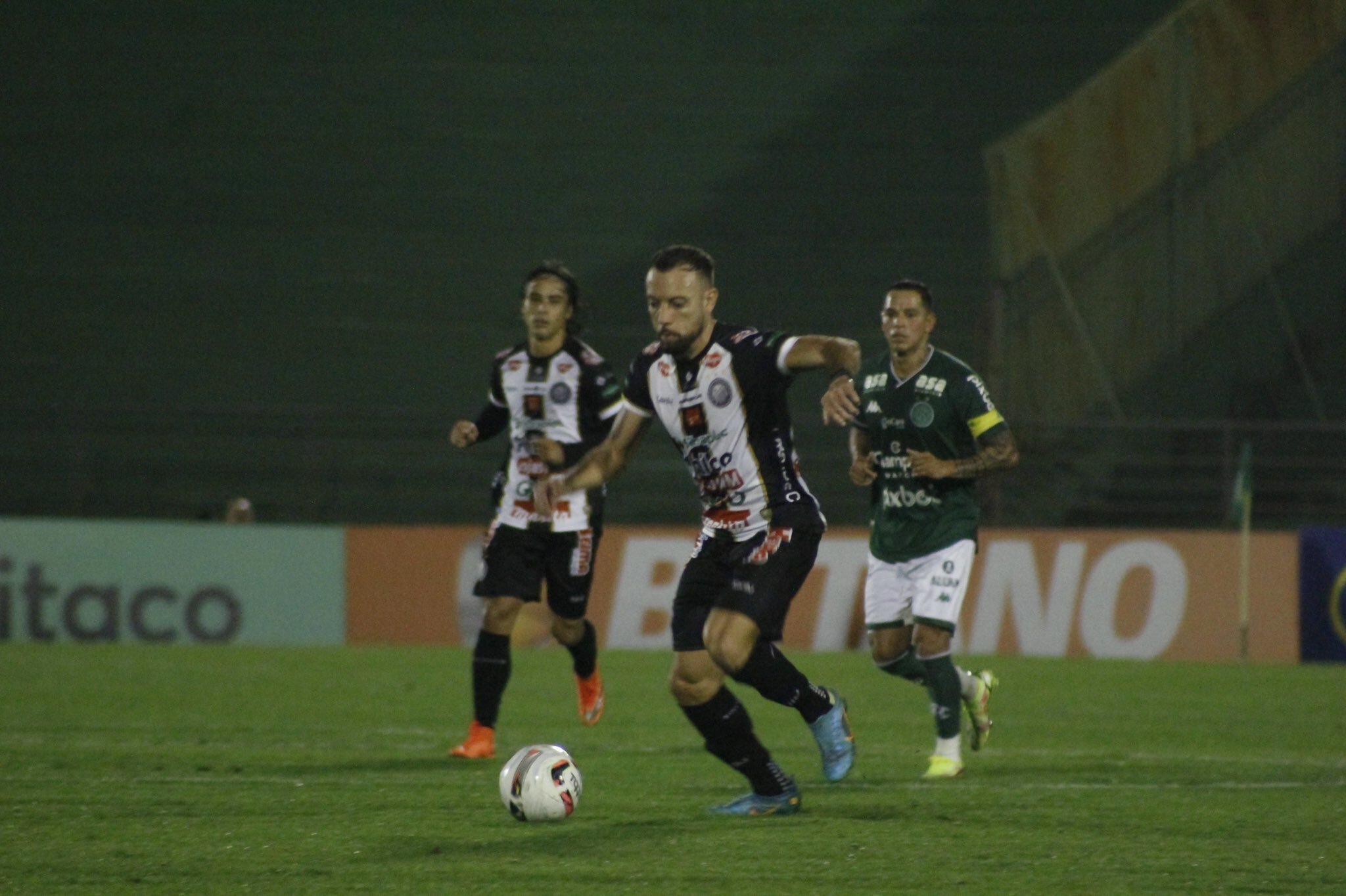 Operário faz três, bate Guarani e encosta no G4