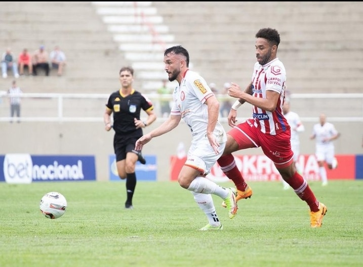 Náutico empata em Muriaé com expulsão de Lucas Perri