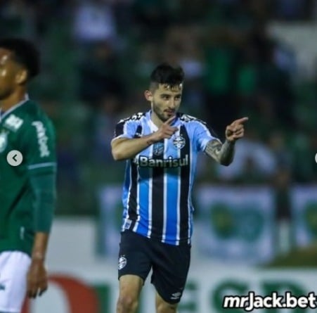 Após longo período, Grêmio bate Guarani e volta a vencer fora de casa