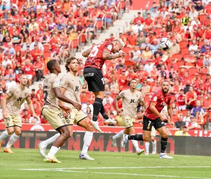 Pablo Maffeo faz o gol da vitória do Mallorca sobre o Almeria
