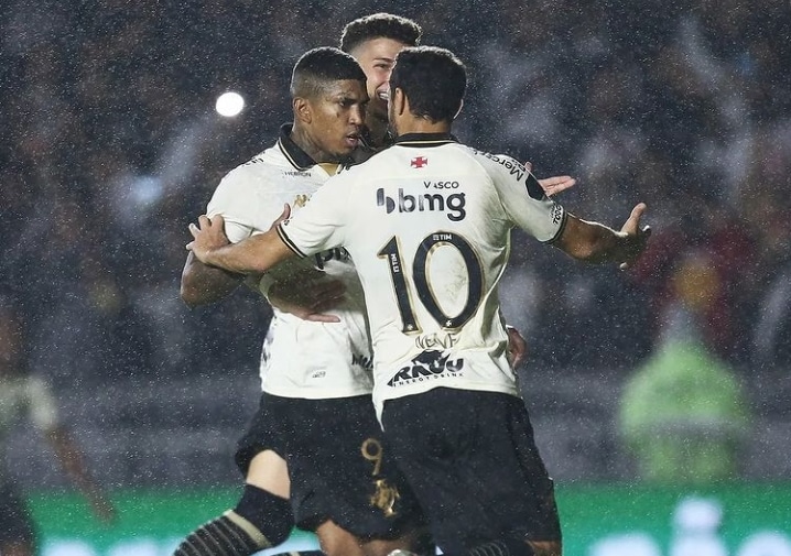 Vasco vence o Náutico e respira no G4