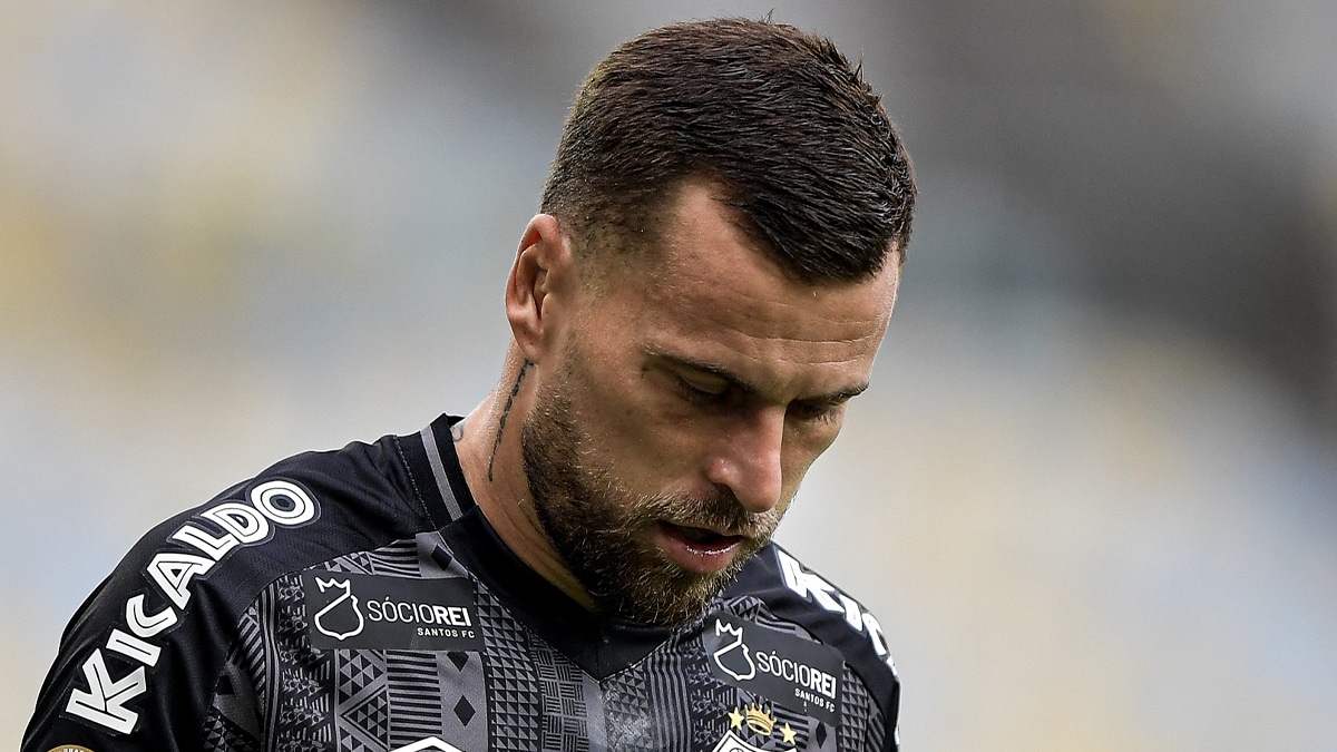Com futuro indefinido no Santos, Lucas Lima posta mensagem enigmática