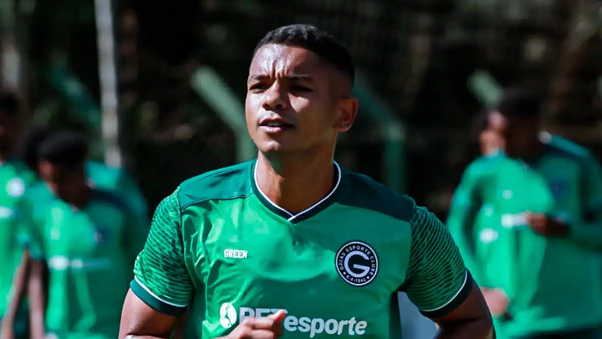 David Braz, novo capitão do Goiás, projeta temporada vitoriosa