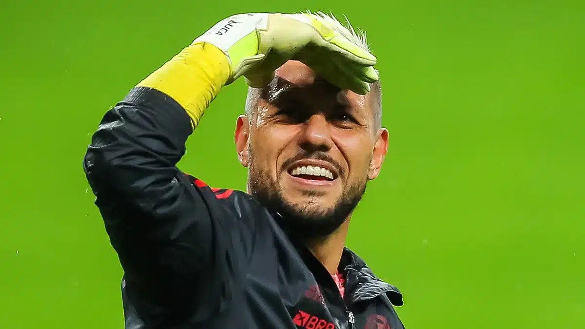 Sem clube, Diego Alves vira alvo de gigante da Série B