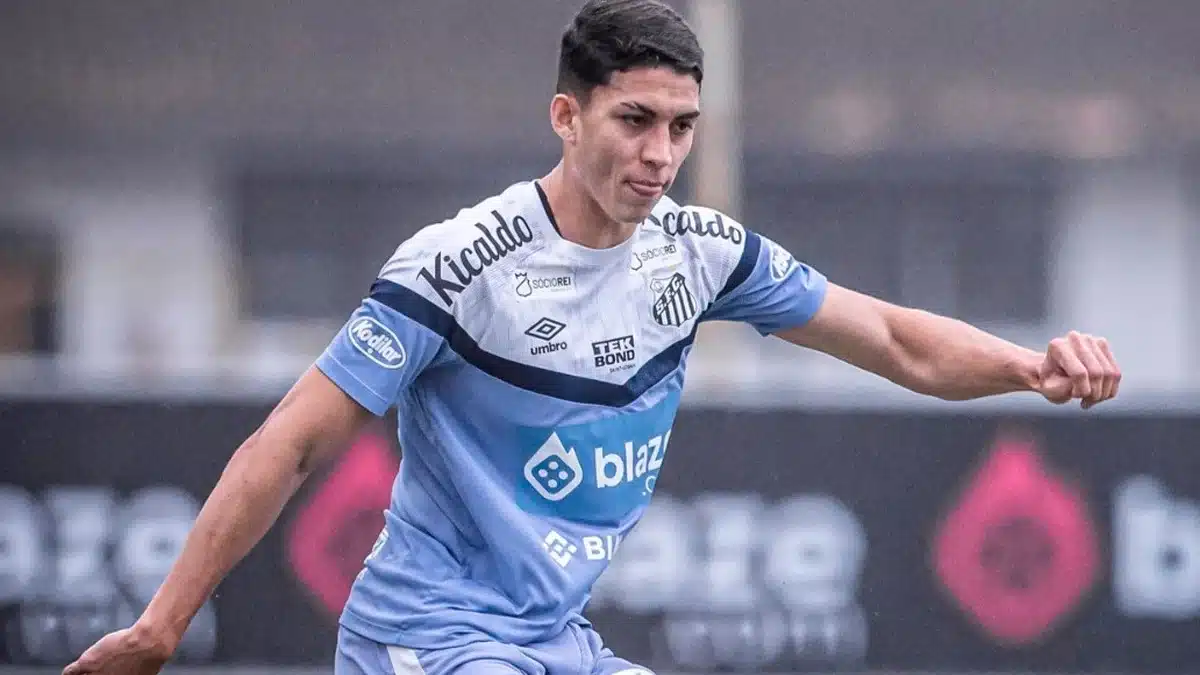 Mais de R$400 milhões: Santos encaminha renovação com zagueiro promissor