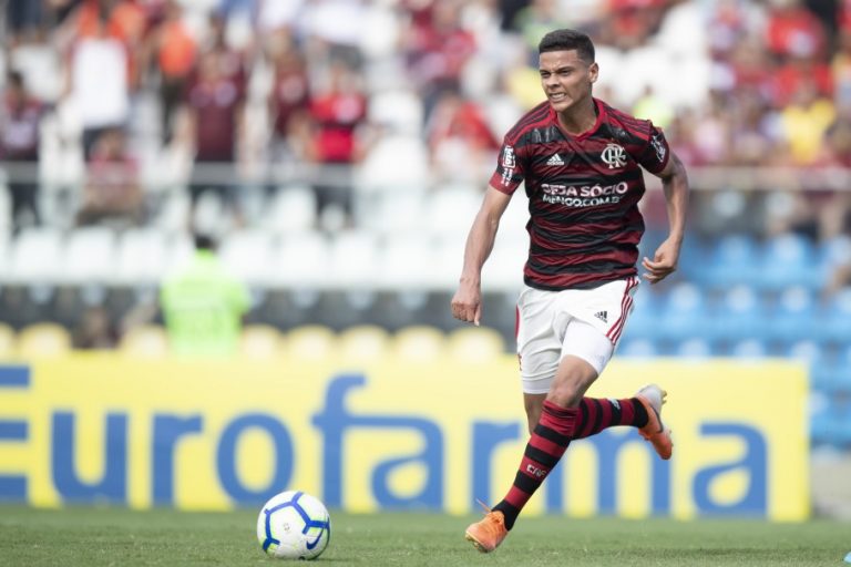 Richard Ríos chama atenção por boa atuação nos treinos