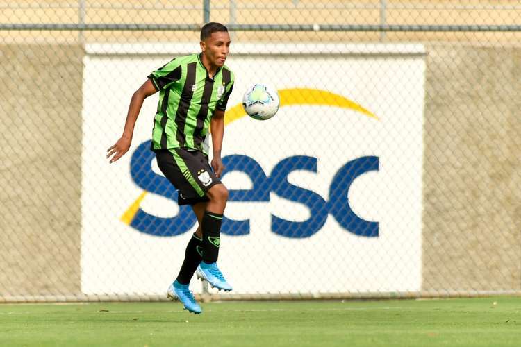 Flamengo acerta empréstimo de Samuel, do América-MG