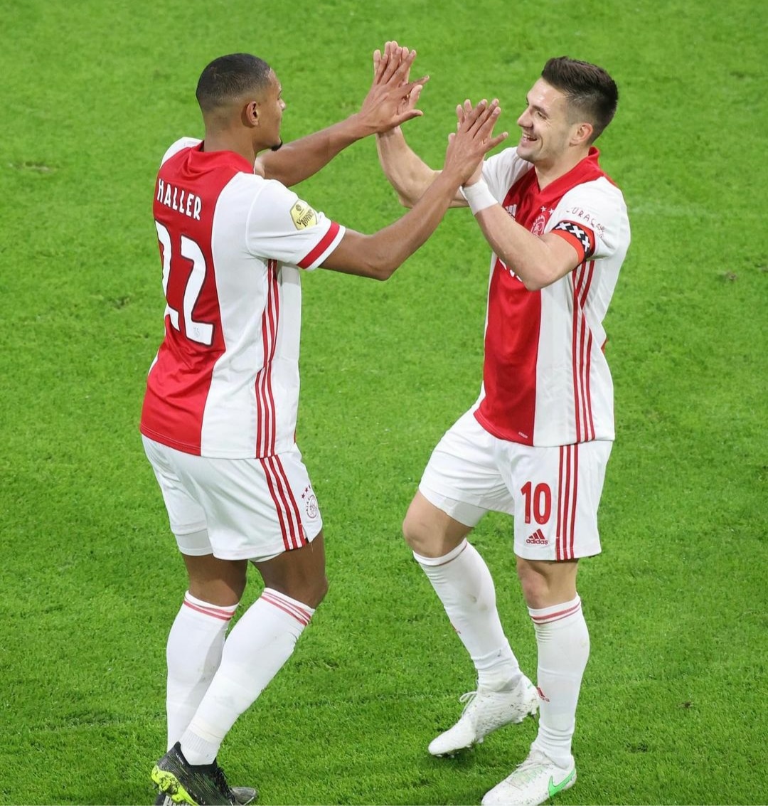 Ajax vence Sparta Rotterdam e mantém vantagem na liderança do Holandês