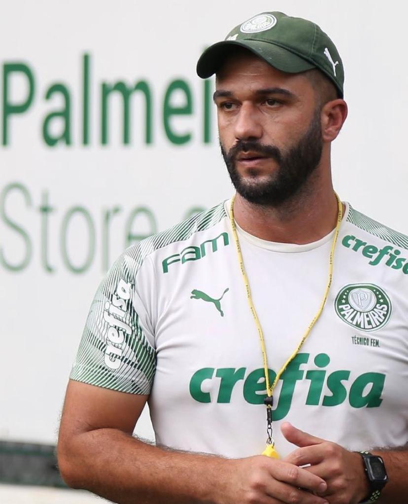 Ricardo Belli, técnico do Palmeiras Feminino, as Palestrinas