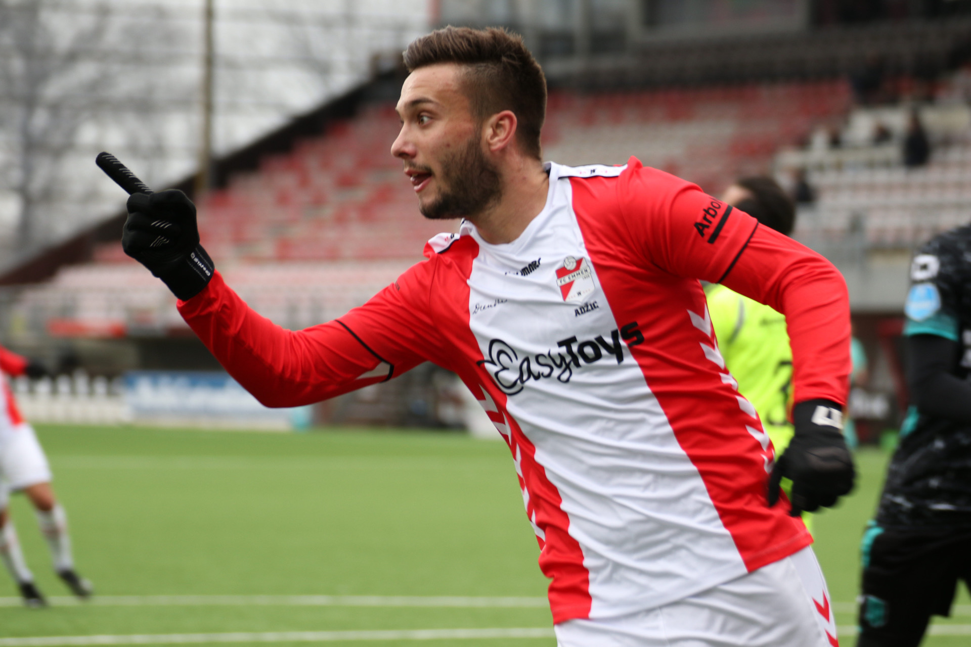 Emmen vence e consolida arrancada na Eredivisie