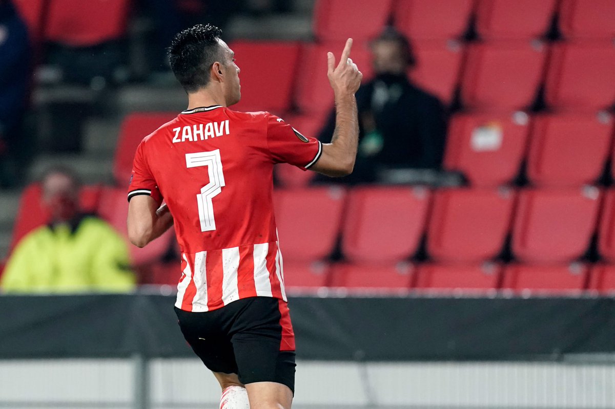 Eran Zahavi comemora o gol da vitória. (Foto: Reprodução/PSV)