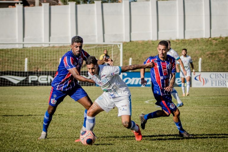 Diogo Sodré marca no último lance do jogo e livra equipe do CRAC de rebaixamento no Campeonato Goiano