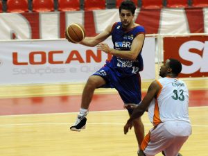 Giovannoni na vitória do Brasília sobre o Espartanos por 83 x 79, classificando o time do DF para a semifinal do torneio continental (Foto: Reprodução/Alexandre Vidal)