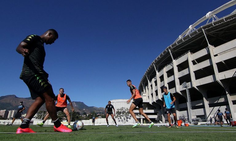 Botafogo deve repetir escalação para jogo contra Vila Nova