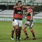 Com gol de Rodrigo Muniz, Flamengo vence Coritiba pela Copa do Brasil