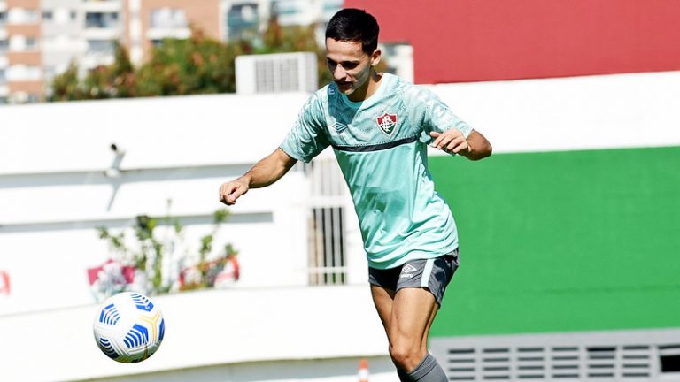 Gabriel Teixeira comemora início nos profissionais no Fluminense