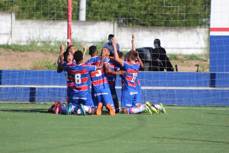 Fortaleza domina dentro de casa e vence Figueirense por 3 x 0