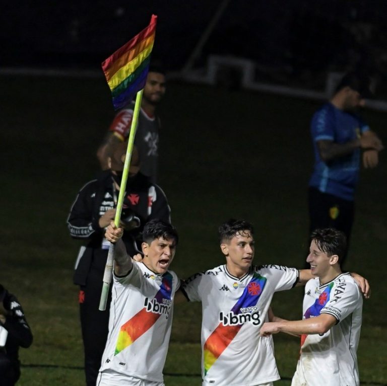 Vasco fecha a noite com vitória sobre o Brusque, em dia histórico dentro e fora de campo