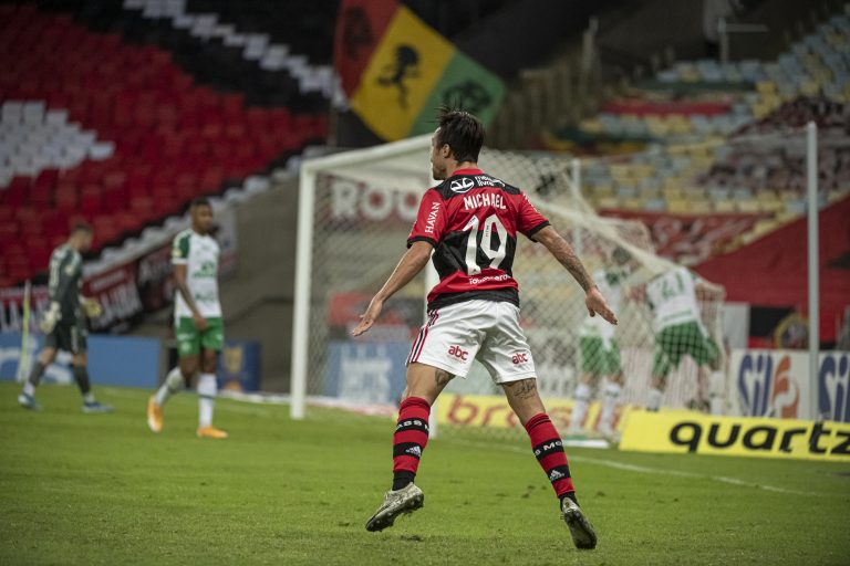 Com golaço de Michael, Flamengo vence a Chapecoense