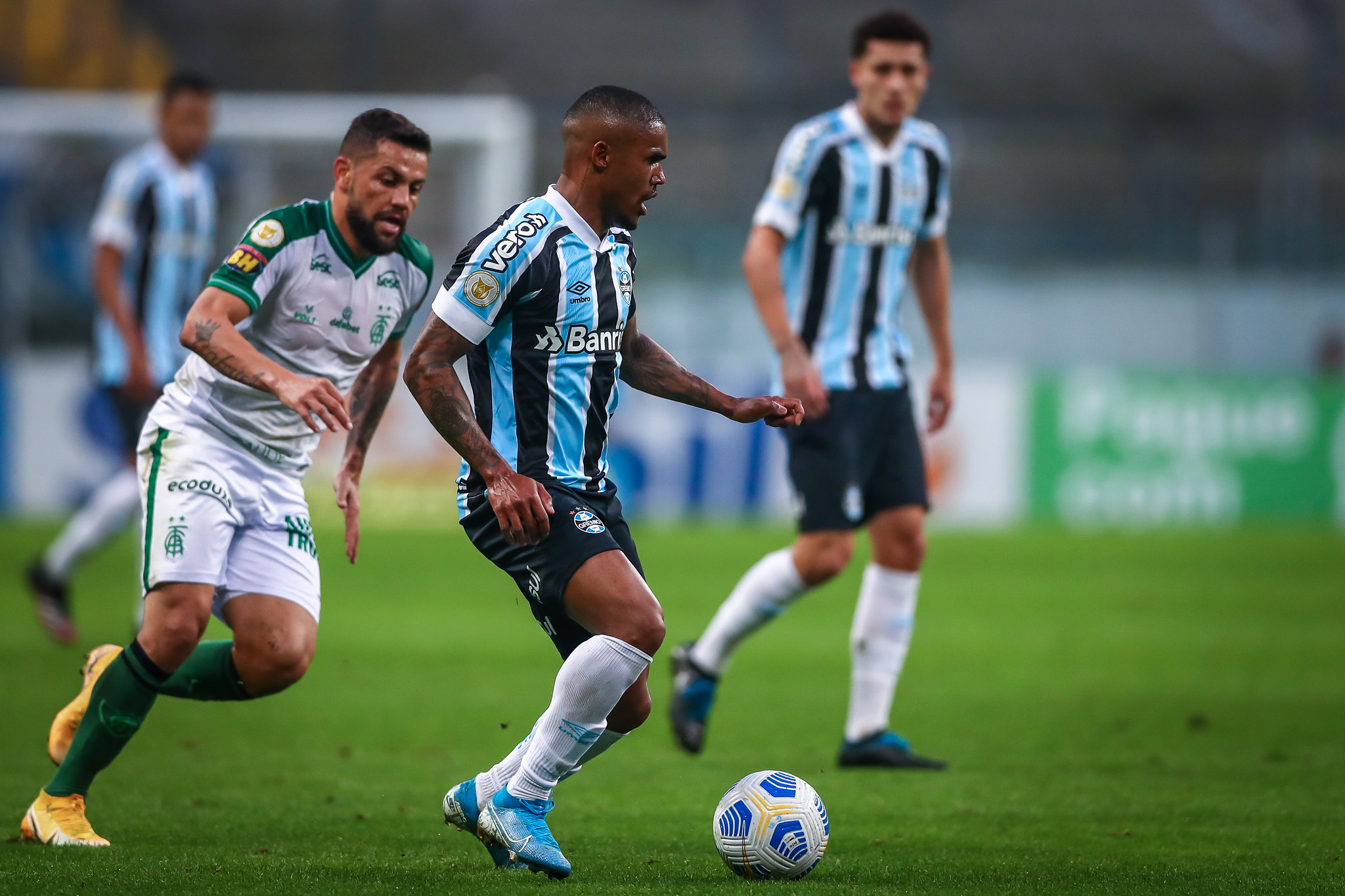 Grêmio e América-MG empatam com gols pelo Brasileirão