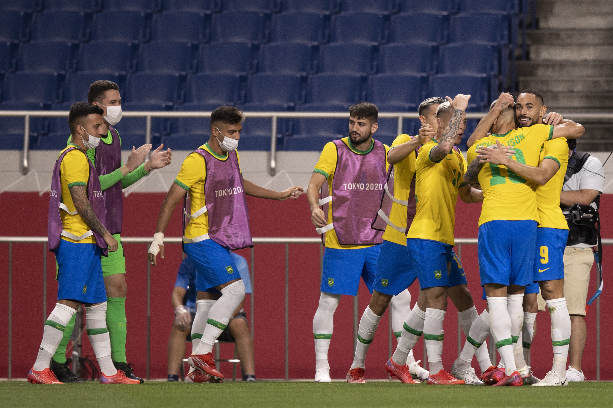 Brasil avança com gol de Matheus Cunha