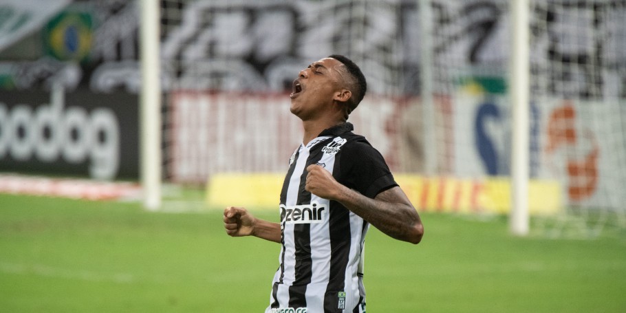Ceará vence Athletico com gol no final