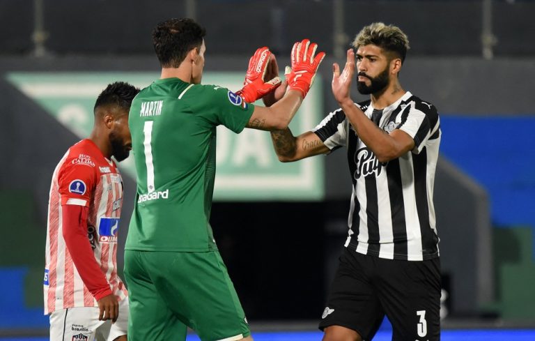 Junior Barranquilla vence no Paraguai, mas a vaga fica com o Libertad