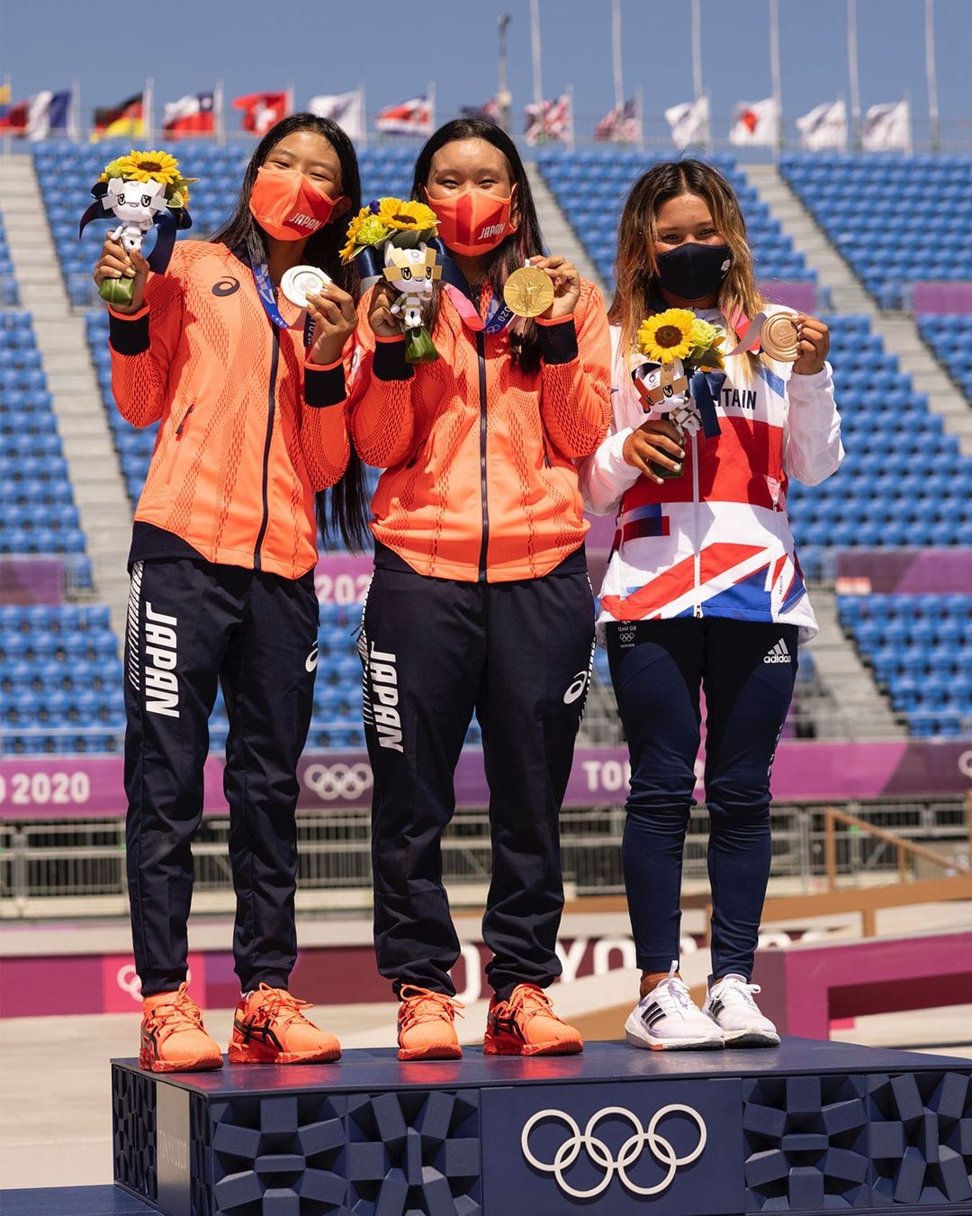 Após boa classificação, Japão quase consegue pódio perfeito no skate park feminino. Ainda assim, saíram da competição com o ouro e prata.