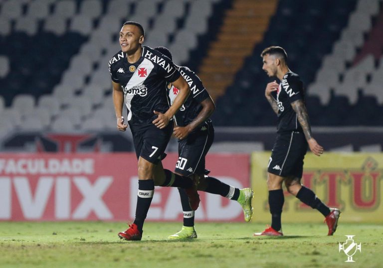 Vasco vence Vila Nova e dorme no G4 pela primeira vez na Série B