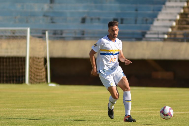 Matheus Destro comemora vitória do Palmas e projeta duelo difícil contra o líder da chave na Série D