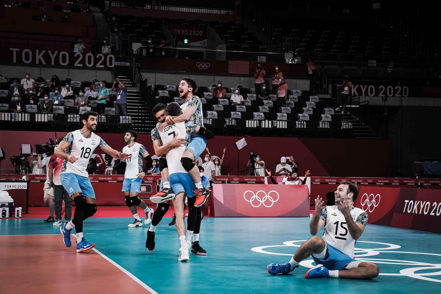 Argentina venceu a Itália de virada e avançou para a semifinal do vôlei masculino
