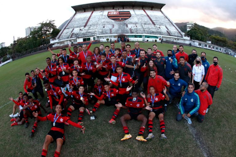 Pelo Sub-15, Flamengo conquista a Copa Rio nos pênaltis