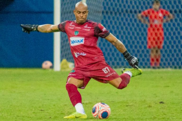 Gleibson comemora vitória e comenta volta à equipe titular do Manaus: “Estava preparado”