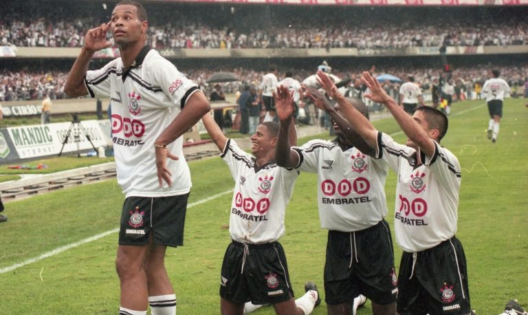 Relembre o Campeonato Brasileiro de 1998 e o melhor lado esquerdo de 2002 citados por Giuliano durante coletiva