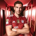 O Bayern de Munique anunciou hoje (16) a renovação com meia Leon Goretzka até 2026.