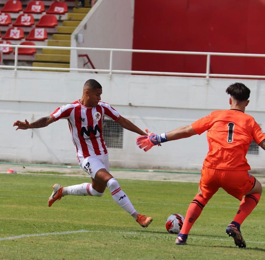 Victor Ribeiro dá assistência e celebra boa estreia com a camisa do Leixões pela Liga Revelação