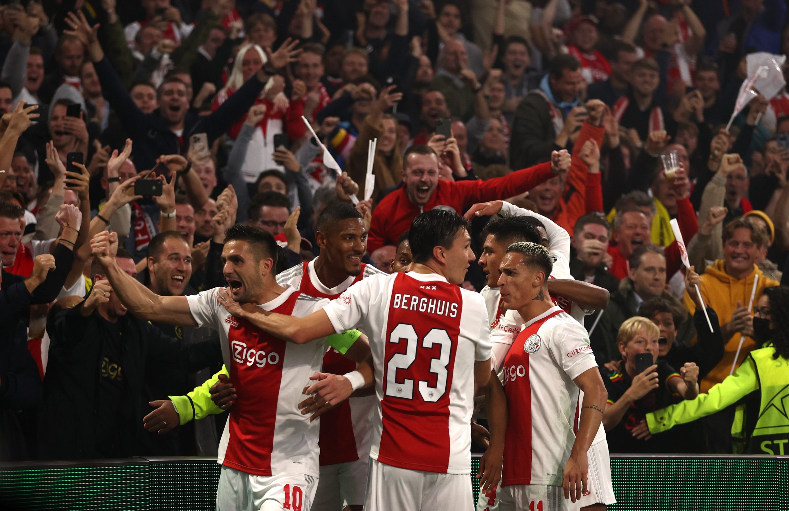 Ajax massacra e isola-se na liderança do Grupo C da UEFA Champions League