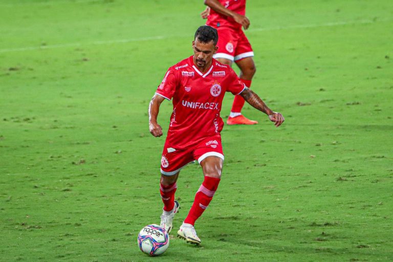 Felipinho comemora volta aos gramados após lesão e comenta sobre a preparação do América-RN para a disputa do acesso