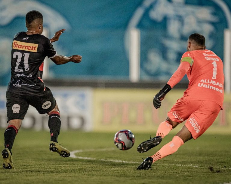 Ituano goleia Paysandu e torcida invade o campo