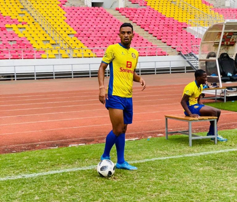 Após atuar mais de dez anos no futebol europeu, Soares fala sobre sua chegada e adaptação no futebol angolano