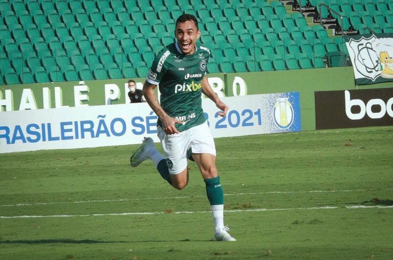 Luan Dias tem ótima atuação, marca dois gols e é o cara do jogo em vitória do Goiás