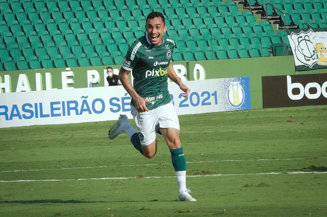 Luan Dias tem ótima atuação, marca dois gols e é o cara do jogo em vitória do Goiás