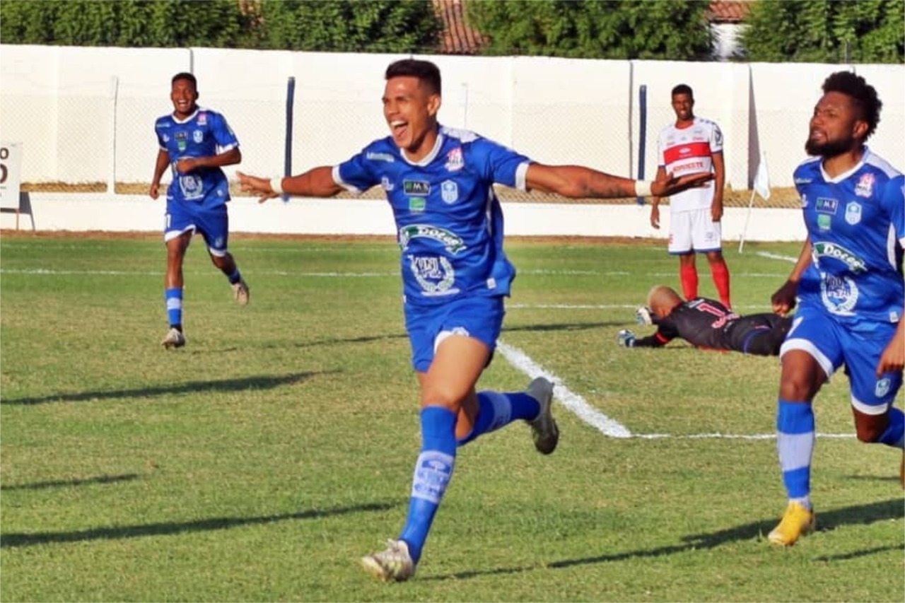 Destaque do Oeirense, Rhuann celebra título e artilharia da Série B do Piauiense