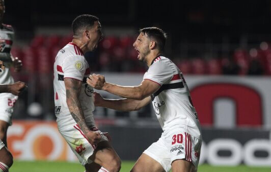 São Paulo domina o Corinthians e vence clássico