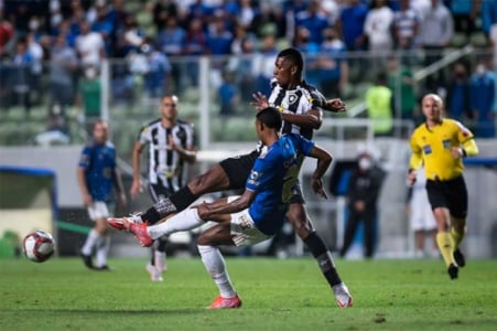 Cruzeiro pressiona, Botafogo se defende bem e equipes empatam sem gols pela Série B